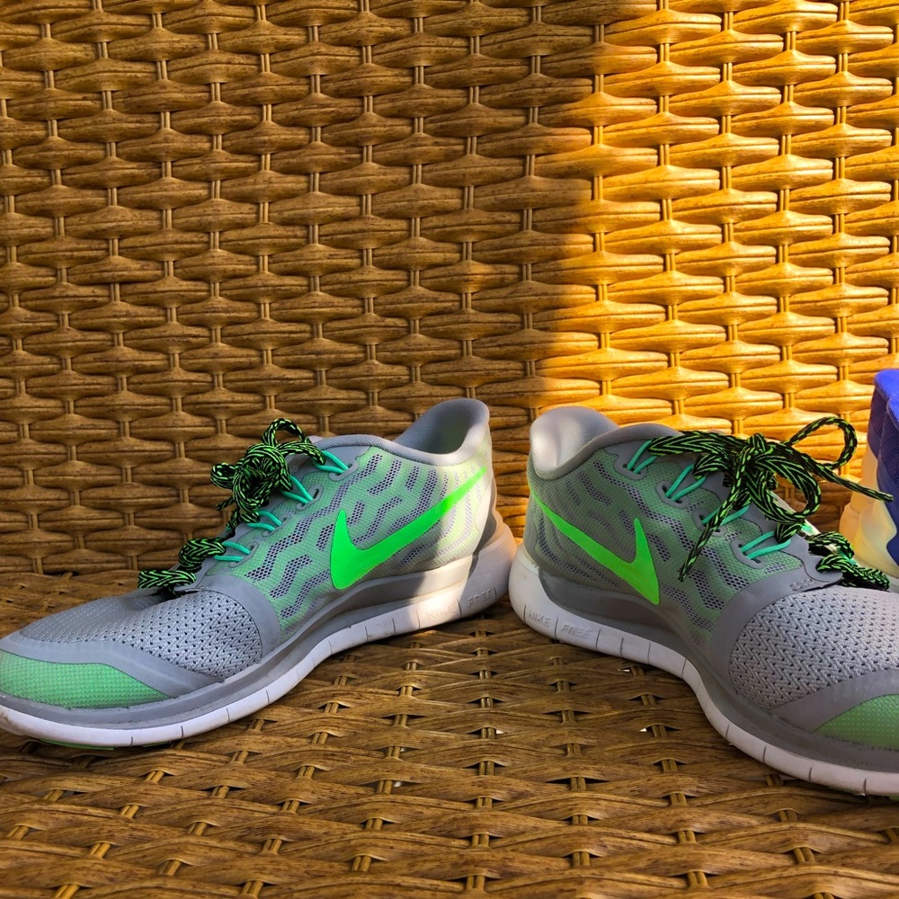 Nike women’s sneakers size 8. Grey and green